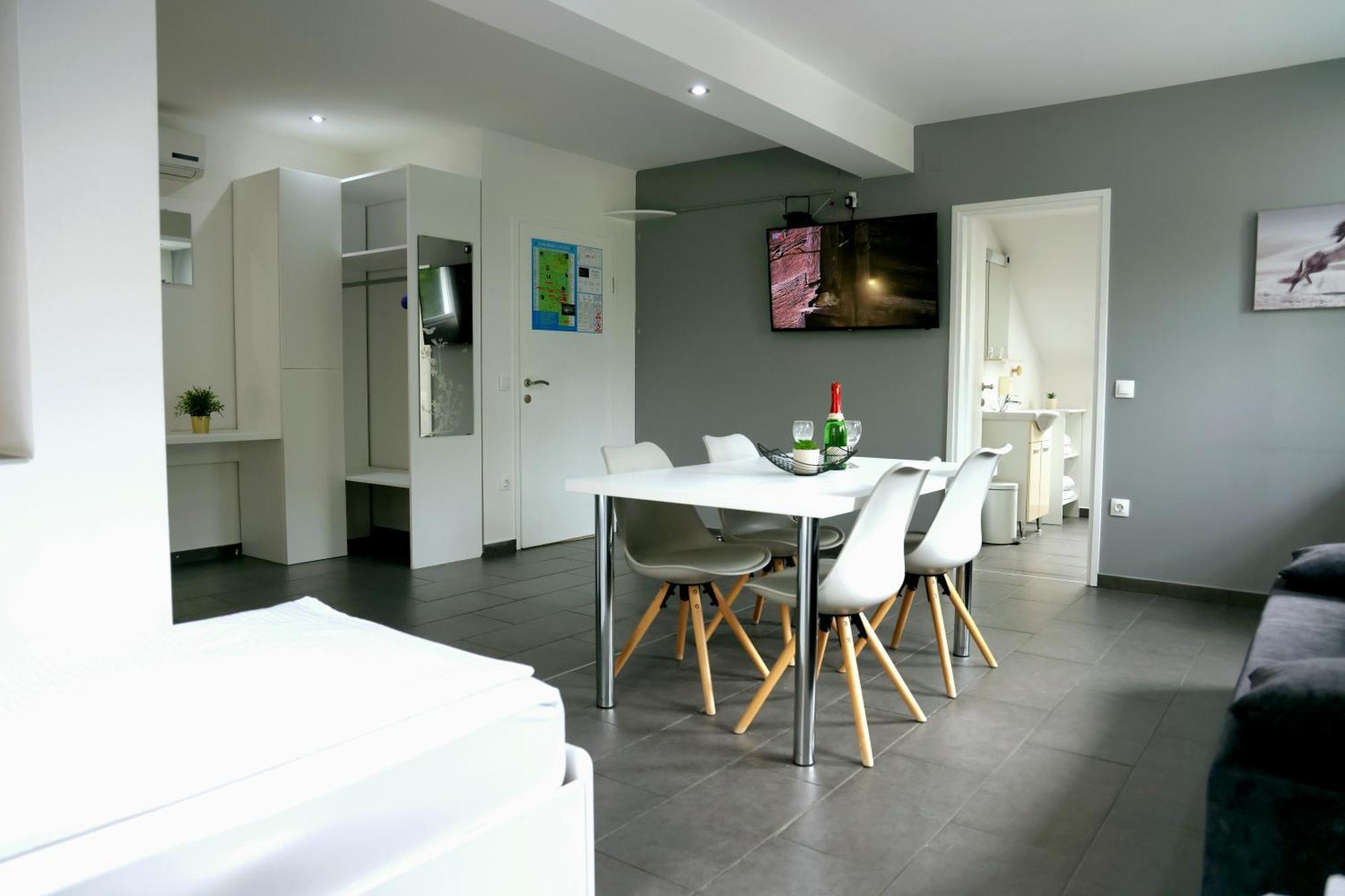 B&B Cindra คาร์โลวัตส์ ภายนอก รูปภาพ